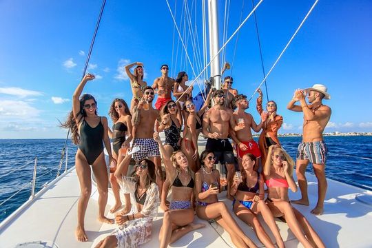 Best Catamaran Isla Mujeres tour with Open bar, lunch, snorkel