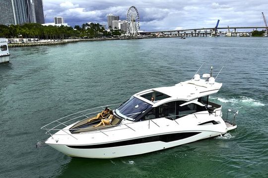 Miami: Rent a Private Yacht 4 Hours with Captain and Crew