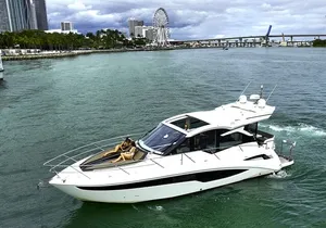 Miami: Rent a Private Yacht 4 Hours with Captain and Crew