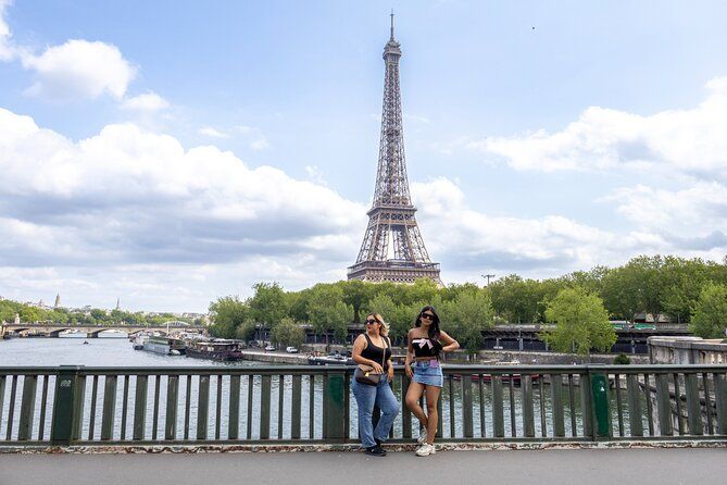 Exclusive Eiffel Tower Photo shoot - Chic & Timeless