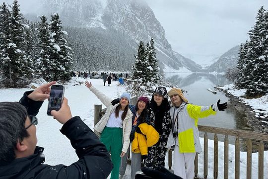 Banff: Shared Sightseeing Tour to Moraine Lake and Lake Louise