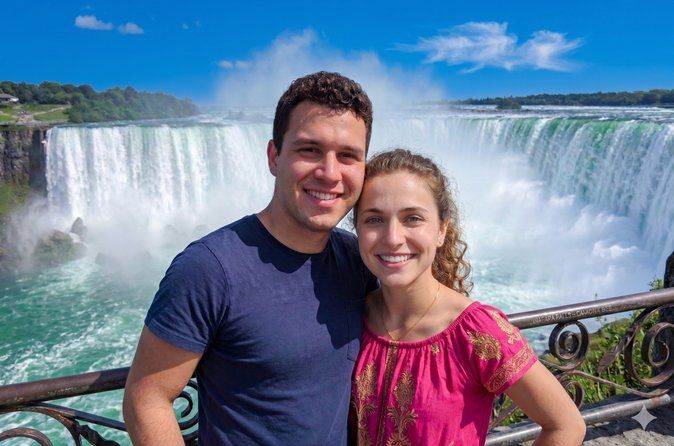 Toronto: Niagara Falls ICONIC In-Depth Small Group Tour with Boat