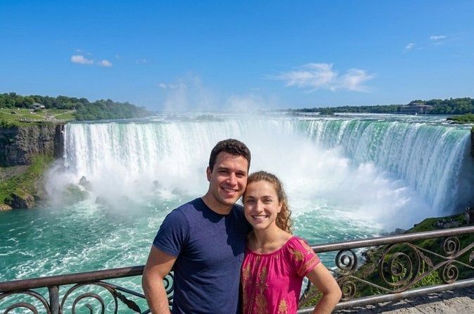 Toronto: Niagara Falls ICONIC In-Depth Small Group Tour with Boat