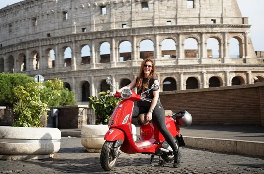 Rome Vespa Tour and Professional Photoshoot