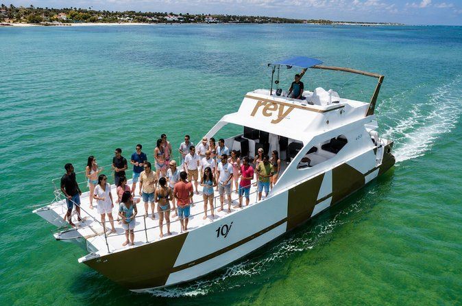 Punta Cana Private Catamaran Spring Break Party, Snorkel & BBQ