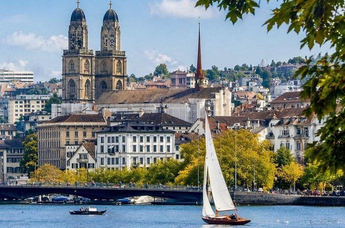 Zurich Adventure : Walking tour, Lake Cruise and Cable Car