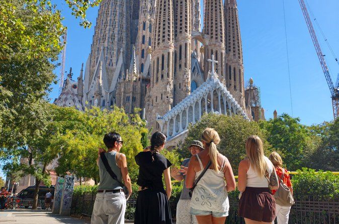 Private Bike Tour in Barcelona: Top Sights and Local Insights