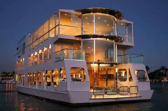 New York City Dinner Cruise on Luxury Yacht with Live Music