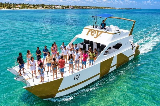 Punta Cana Private Catamaran Spring Break Party, Snorkel & BBQ