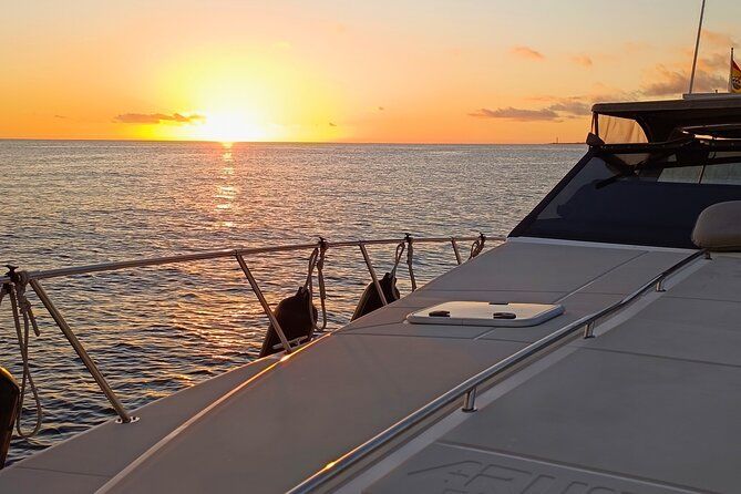 Private Yacht with Sunset in Papagayo and Gourmet or Premium Menu