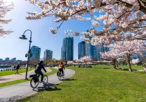 4 Hour E-bike Rental From Convenient Location on Seawall