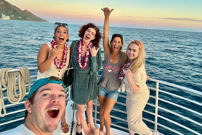 Waikiki: Golden Hour Sunset Cocktail Cruise