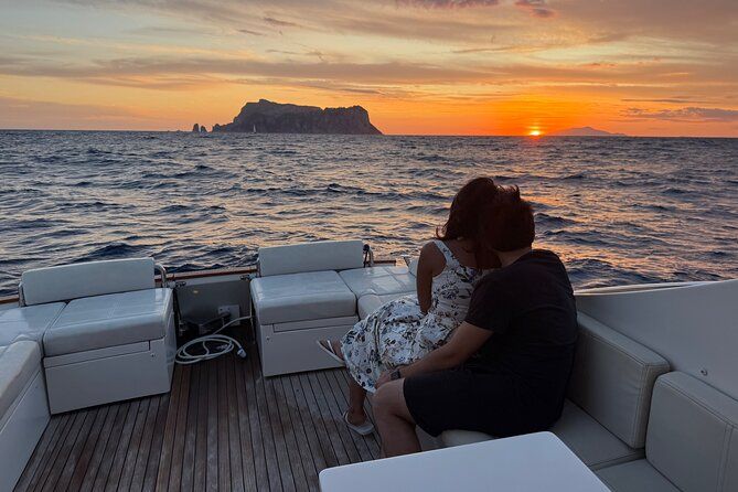 Private Boat Tour at Sunset between Capri Island and Li Galli