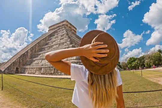 The Great Chichen Itza and Suytun & ikkil Cenotes guided tour