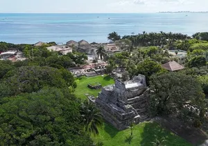 Cancun Guided Sightseeing El Meco Site, Letters and Shopping