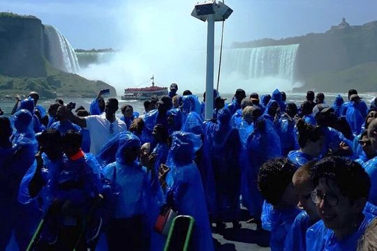 2-Day Tour from NY Niagara Museum of Glass and Outlets