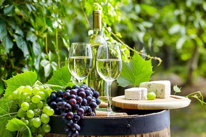 Private Tour of the Amalfi Coast with Lunch at a Local Winery