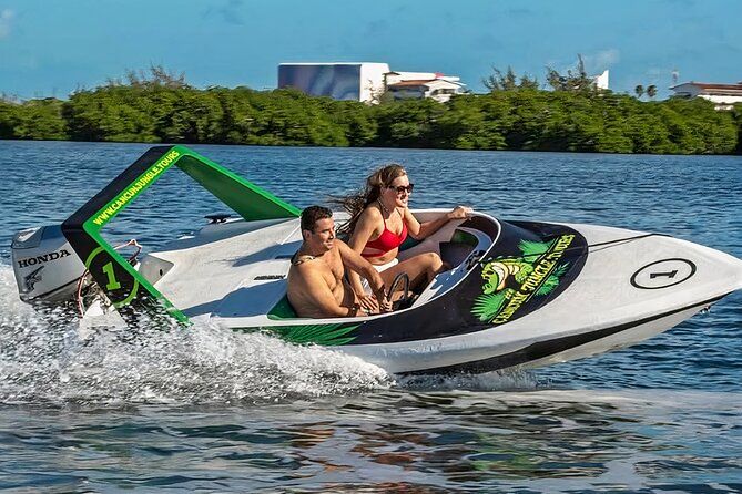 Drive an Speedboat at full speed at Cancun's Lagoon