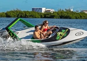 Drive an Speedboat at full speed at Cancun's Lagoon & Snorkeling