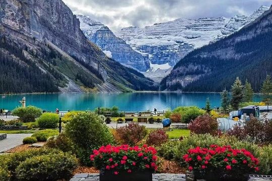 Banff/Canmore to Moraine Lake & Lake Louise private tour