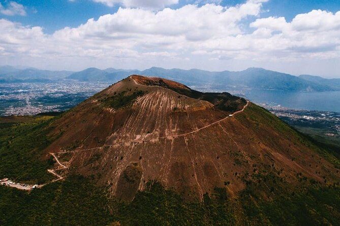 From Naples to Vesuvius: Bus, Ticket & Audio Guide