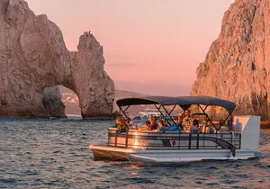 Luxury Boat Trip to the Arch