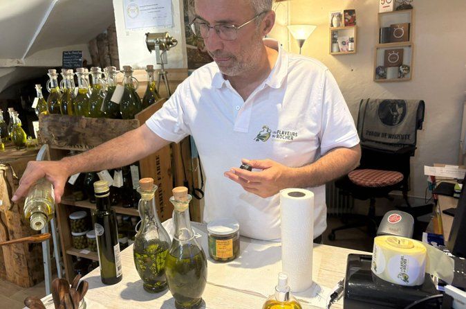 Extra Virgin Olive Oil tasting and fruit discovery
