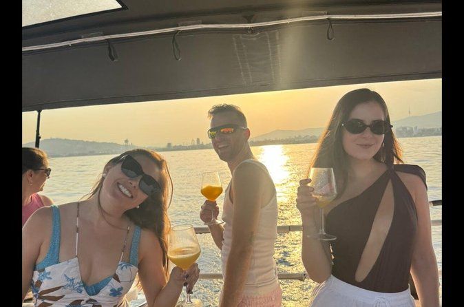 Barcelona Private Sailboat Tour with Local Drinks & Snacks