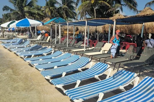 El Mariachi Loco Beach Club