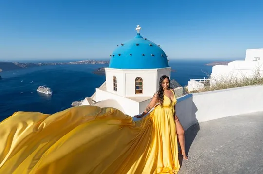 Flying Dress Iconic Photoshoot Santorini with Pick up/ Drop off