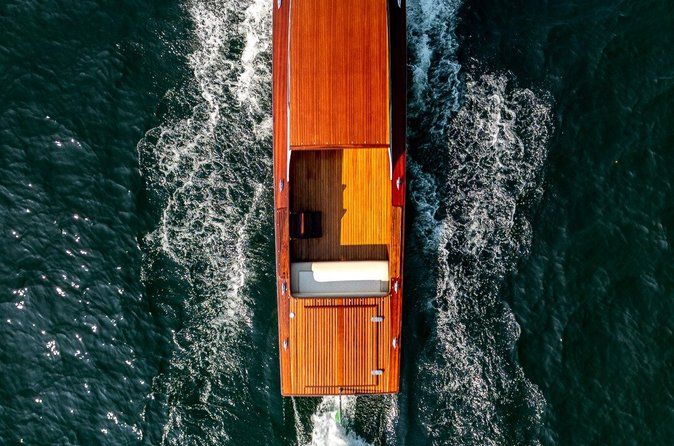 1 H Private Bout Tour on Wodden Venetian taxi Boat 7 pax