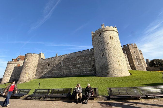 Windsor Castle and Stonehenge with Chauffeur and Guide