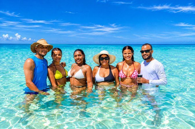 Bay of Eagles VIP : Full Day to Paradise From Santo Domingo