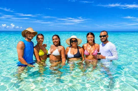 Bay of Eagles VIP : Full Day to Paradise From Santo Domingo