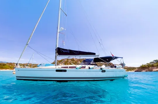 Tour in Barca a Vela Tavolara e Delfini da Golfo Aranci