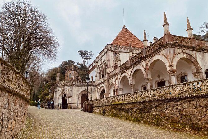 Premium Sintra Half-Day Tour: Pena Palace & Quinta da Regaleira