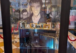 Elvis Presley History & Landmark Walking Tour Vegas