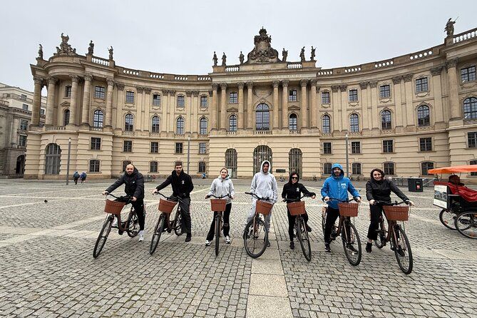 Berlin : The best bike tour with a Berlin guide and insider tips