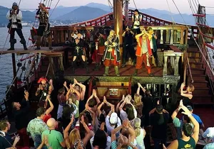 Dinner and show pirate night Hook in Cancun