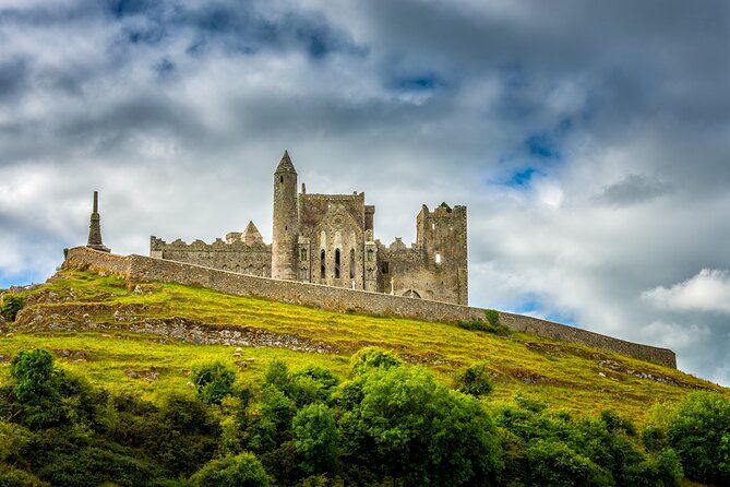 Rock of Cashel, Folklore Museum and Town Highlights Tour