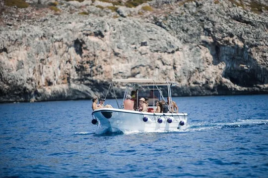 Rent with skipper for visit Caves in S. M. of Leuca