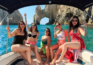 Cabo Yacht Tour to Lovers or Pelícano Beach + Beach Time