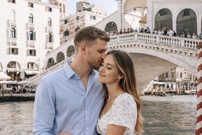 A Romantic Photoshoot in the Heart of Venice