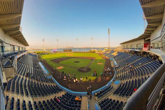 NYC STEP ON TOUR GUIDES | Your Bus Our Tour Guide