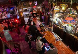 Walking Pub Crawl in Downtown Juneau