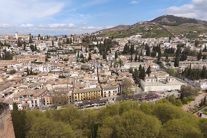 Walking tour in Granada city : Albaicín, city center, Sacromonte.