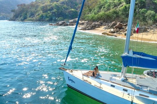 Exclusive Sailing Tour with Snorkeling in Puerto Vallarta