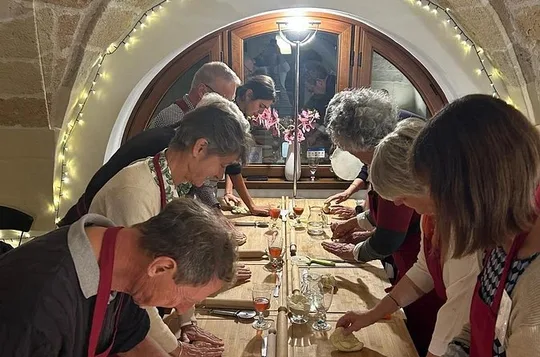 Cooking class with family and in the garden of an old boathouse