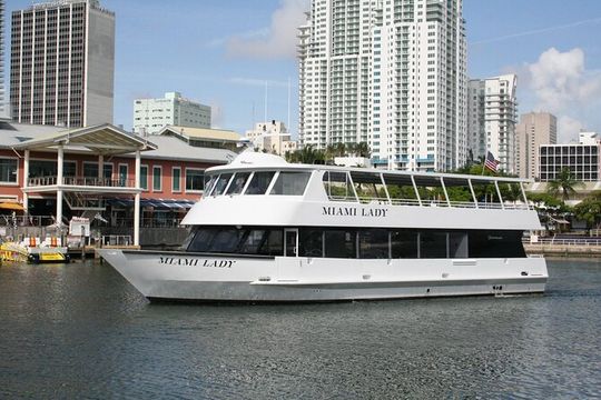South Beach Private Tour with Sightseeing Yacht Experience