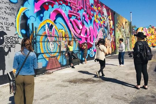 Graffiti Tour with Complimentary Drink in Wynwood